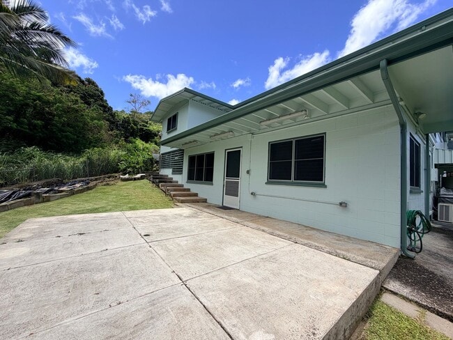 Photo - Spacious 2 Bedroom / 2 Bathroom Pet-Friendly Home in Moanalua Valley