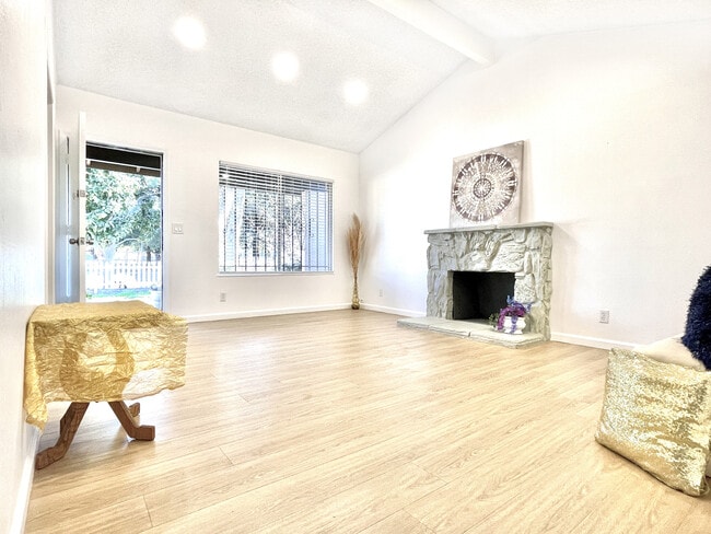 Photo - 2365 Fallingtree Dr