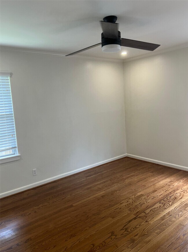 Photo - 2911 Linkwood Dr