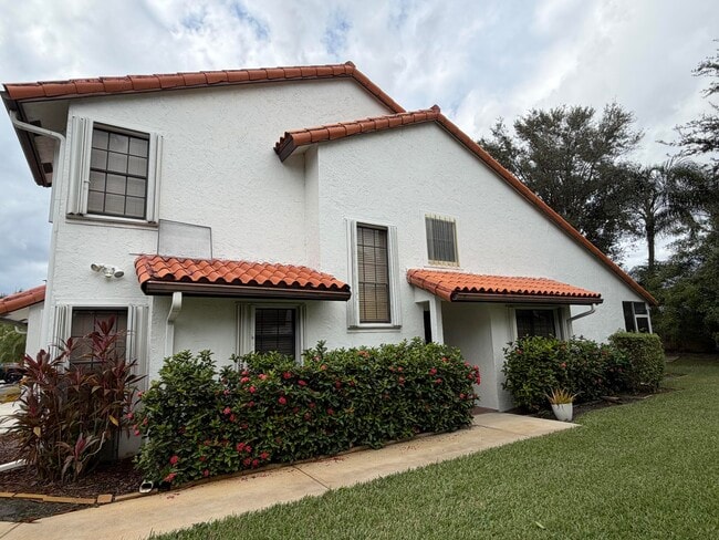 Building Photo - 13505 Fountain View Blvd