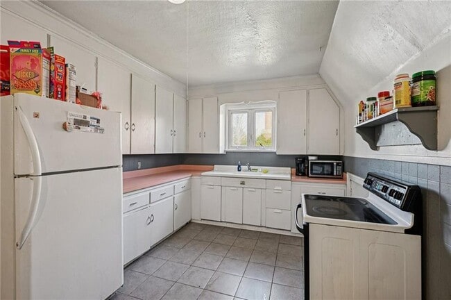 Photo - 436 S Main St