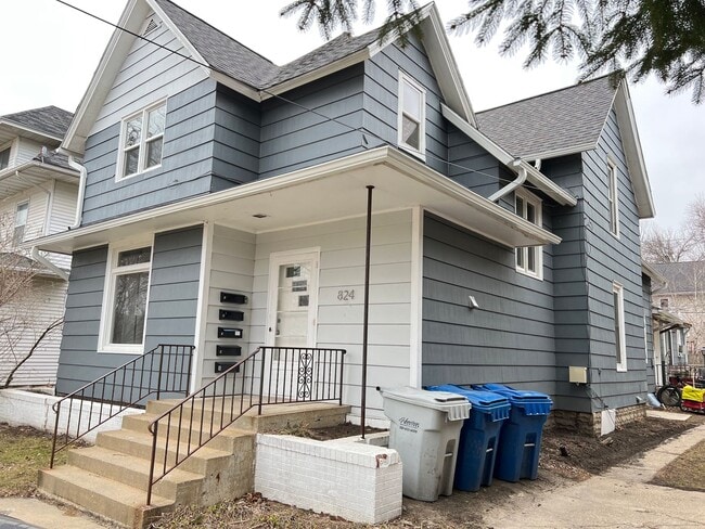 Building Photo - Spacious 1 Bed, 1 Bath Apartment Close to ... Unit A824-02