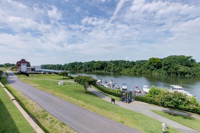 East 51 At Rocketts Landing