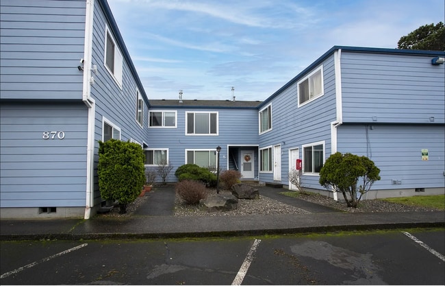 Building Photo - 870 S Holladay Dr Rental
