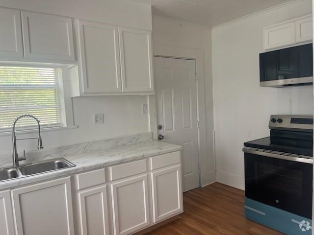 Building Photo - 718 W 4th St Rental