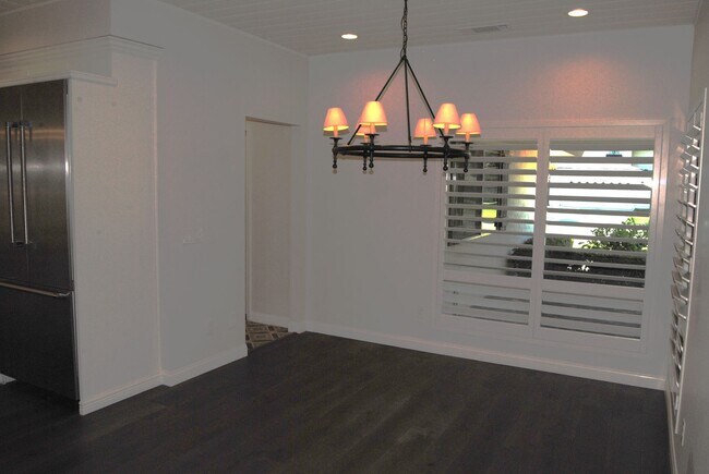 7112 Darrin Ave