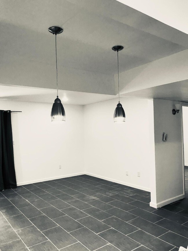 Dining area - 406 Skyview Dr Unit E