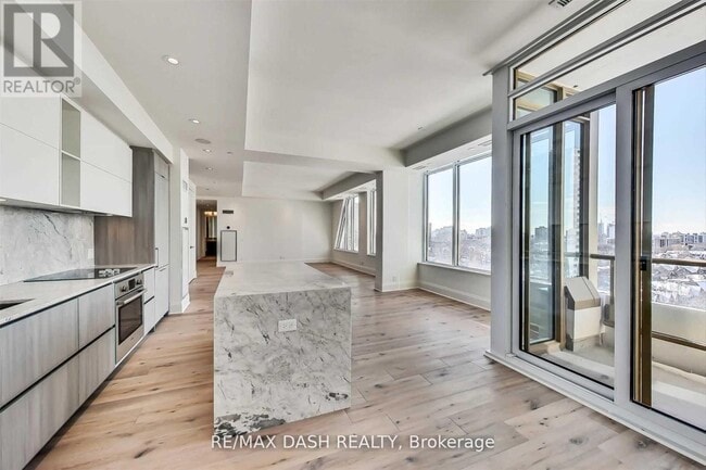 Photo - 151 Avenue Rd Unit 1001