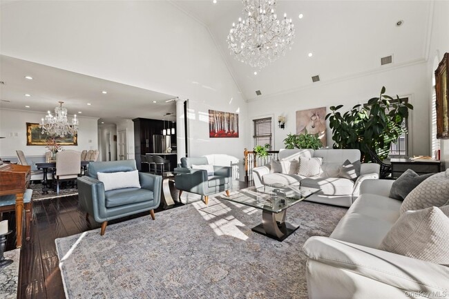 Photo - 2063 Narragansett Ave