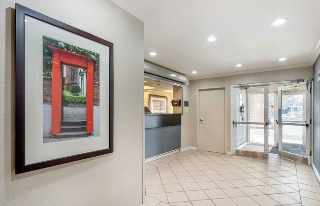 Photo - Furnished Studio-Chicago - Westmont - Oak ...