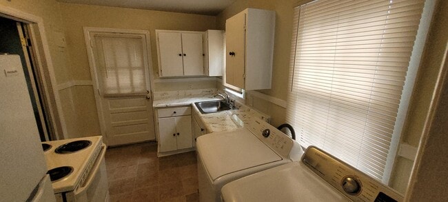 Photo - 308 Marshall St