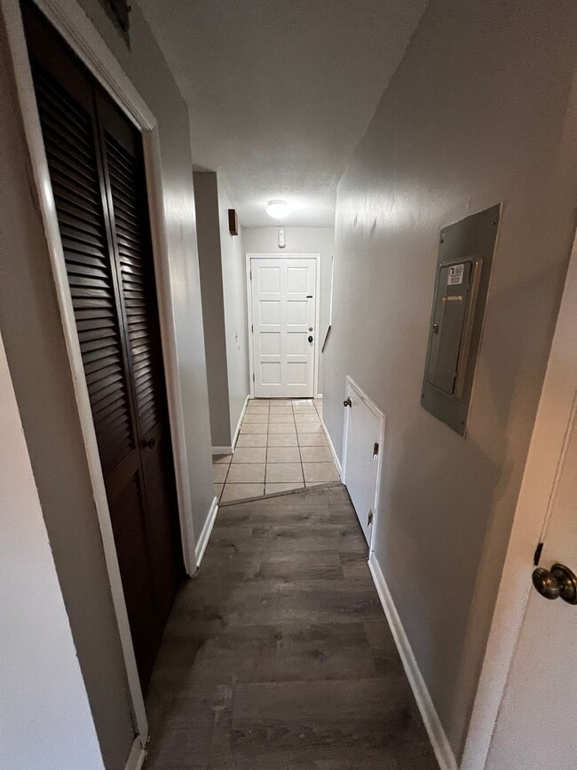 Photo - Beautiful 2 Bedroom 2.5 Bath - Available Now in Mandarin!