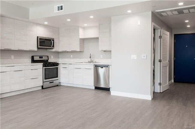 Building Photo - 11671 Erwin St Unit 204
