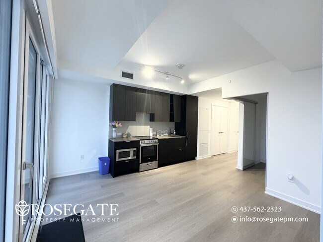 Photo - 1 Bedroom + Den Condo with 2 Bathrooms, Internet & Balcony in Mississauga Unit 1807