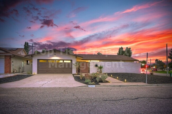 Building Photo - ***Completely Remodeled 4 bed, 2 bath Hous... Rental