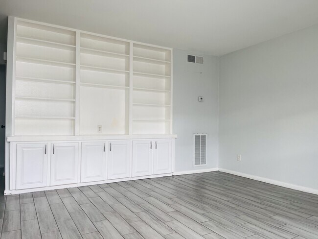 Photo - 5123 Del Monte Dr Unit 2