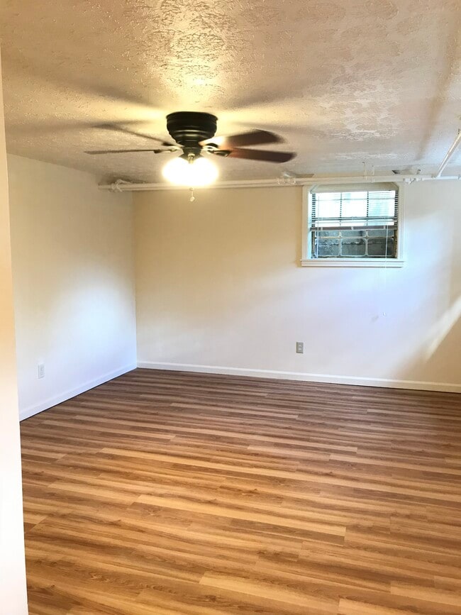Living room - 310 Romany Rd Unit 305