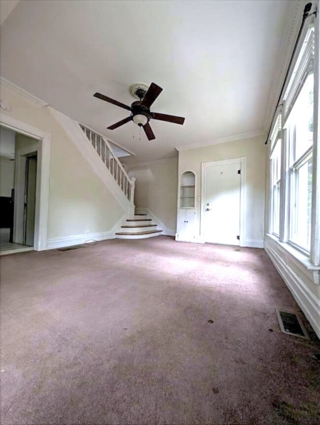 Large Living Room with Lots of Light - 1106 George St