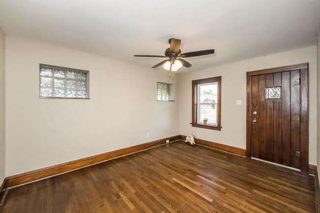 Photo - 5336 Chippewa St