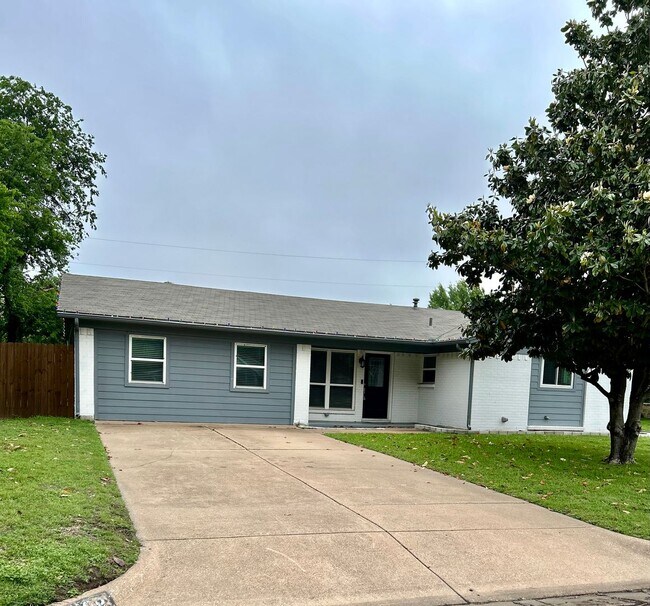 Photo - Located in the HEART of Burleson!