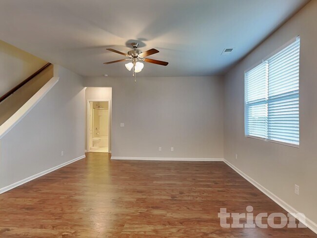 832 Foxdale Dr