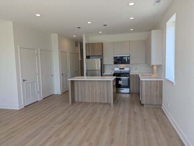 Photo - 4744 W Addison St