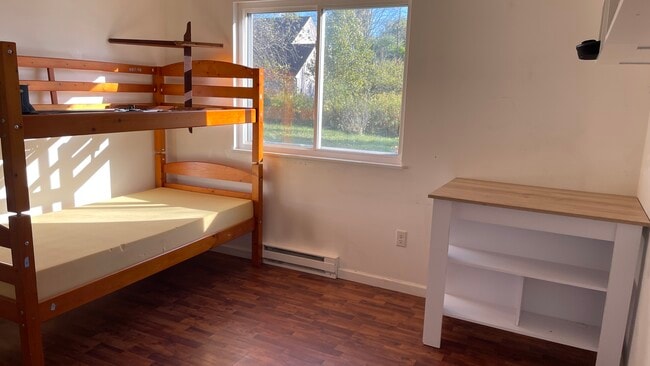 Building Photo - 12 Peregrine Way Unit apartment