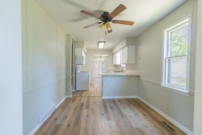 Photo - 610 W Republic Ave