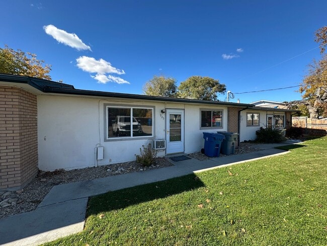 Building Photo - 903 W Delaware Ave Unit #2