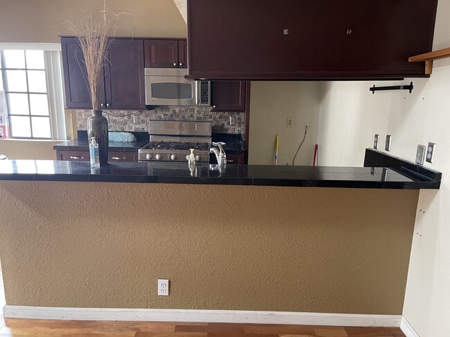 Building Photo - 15946 Vanowen St Unit 207