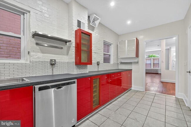 Photo - 1635 Marion St NW