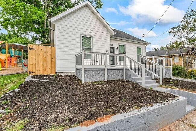 Photo - 620 Echo St NW