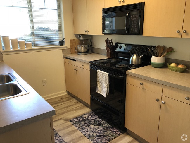 Building Photo - Falcon Ridge Rental