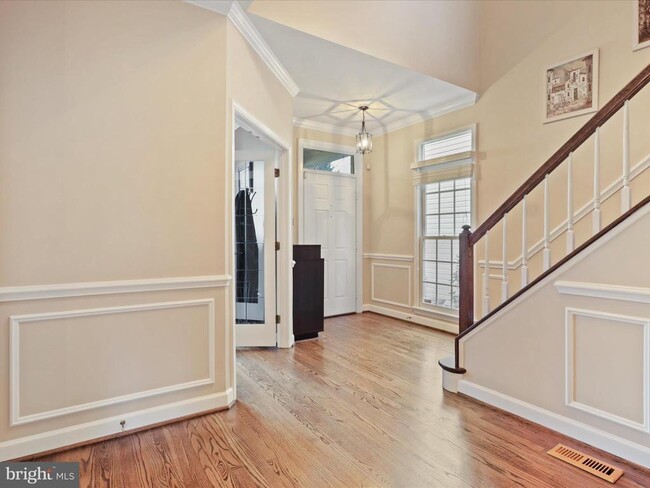 Photo - 3732 Center Way