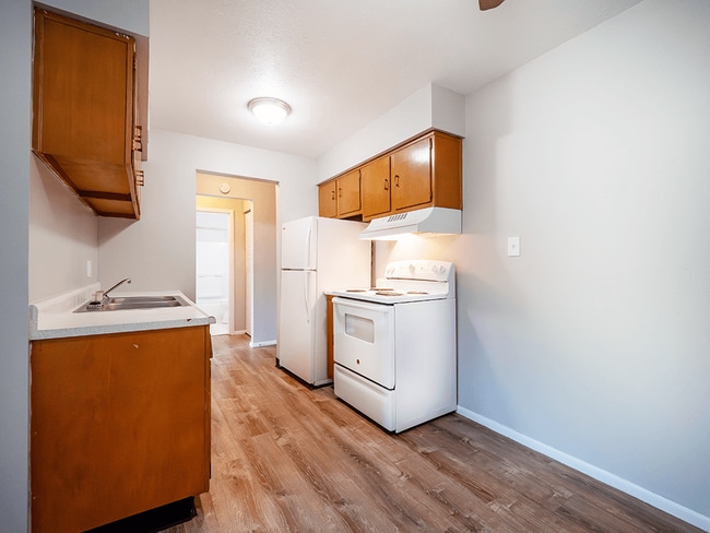 Hardwood-Style Flooring - Lakeview Estates