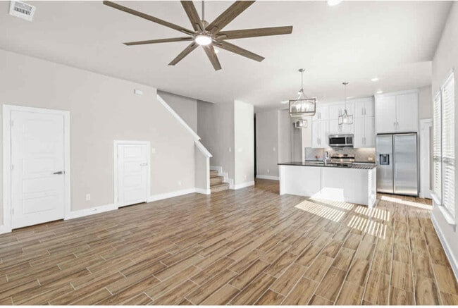 Photo - 130 W 5th St Unit B