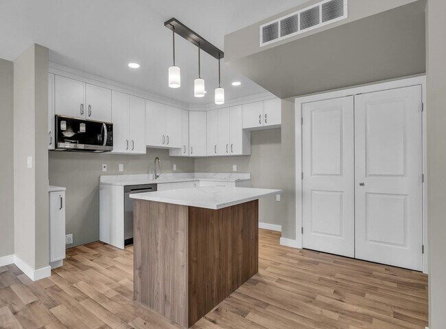 Quartz countertops and stainless steel appliances - 318 108 St Unit 105