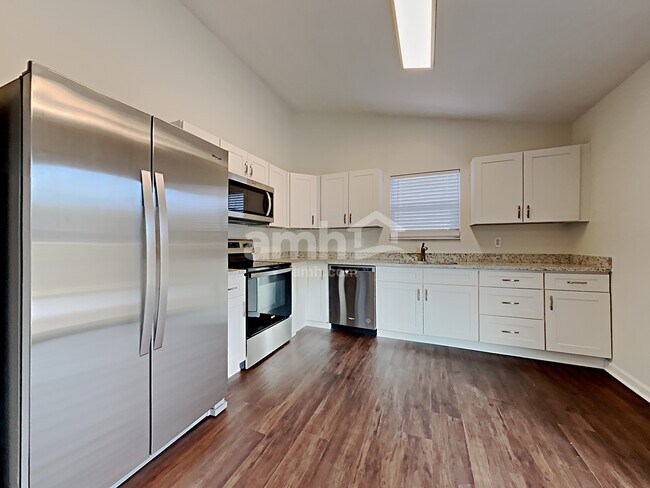 Photo - 770 Kingston Cir