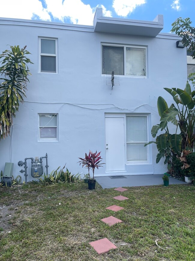 Photo - 1255 W 49th St Unit 102