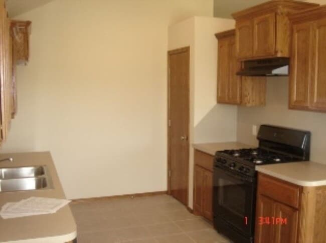 Photo - 3 bds/2 ba - Moore Schools