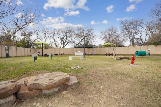 Photo - 4000 Hulen Apartments