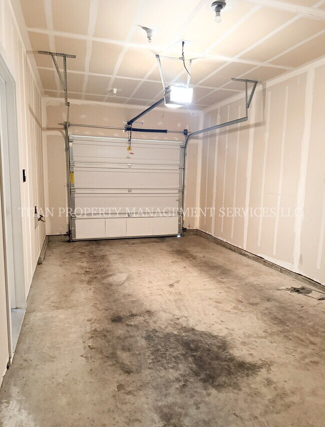 Charming 2-Bed, 2-Bath Townhouse in Tigard - Perfect Blend of Comfort and Convenience!