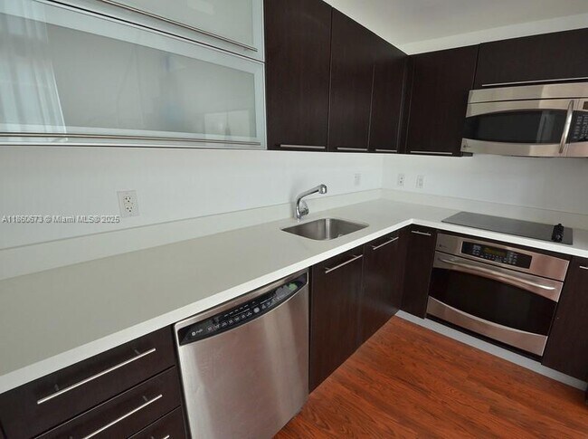 Photo - 90 SW 3rd St Unit # TH307