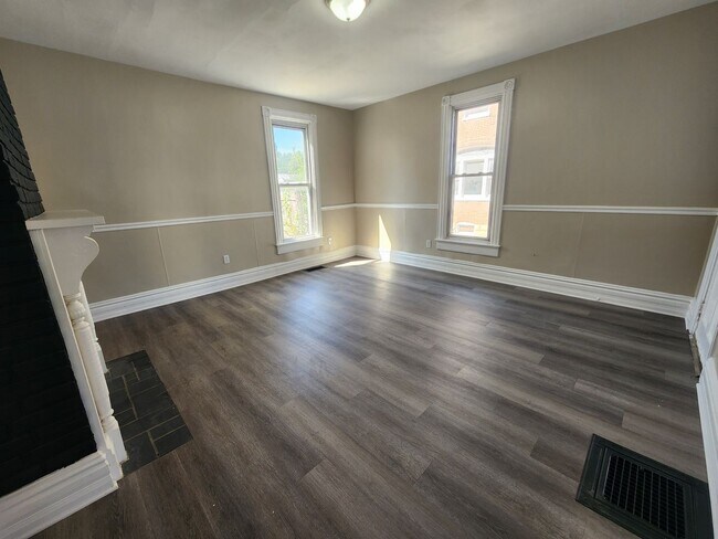 Photo - 550 E Queen St