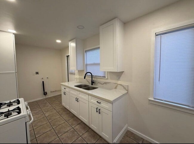Photo - 731 W Vernon Dr Unidad 1/2