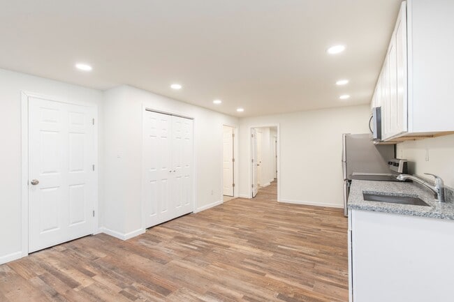 Building Photo - 2132 Grafton Dr Unit 18