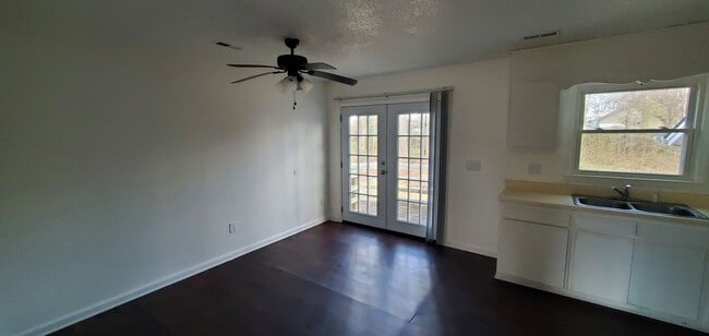 1126 Easton Rd