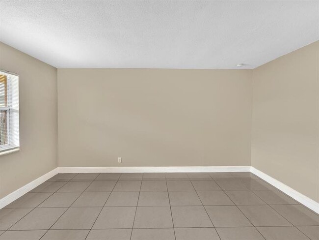 Photo - 705 SW 15th Ave Unidad 3