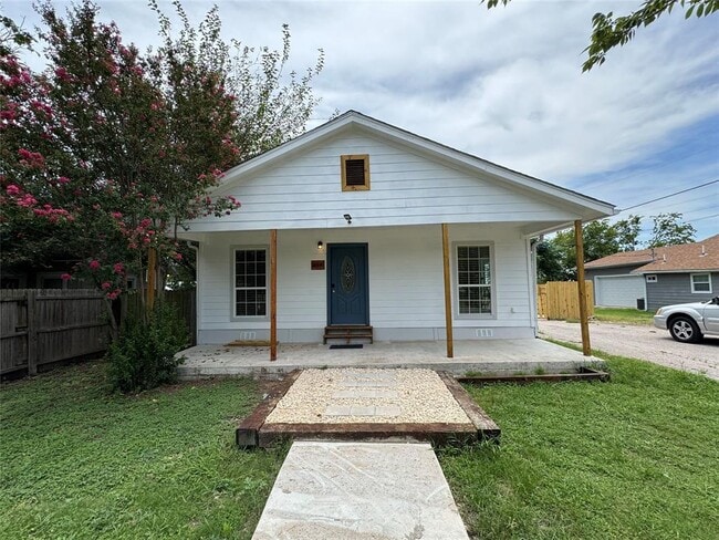 Building Photo - 414 E 3rd St Rental