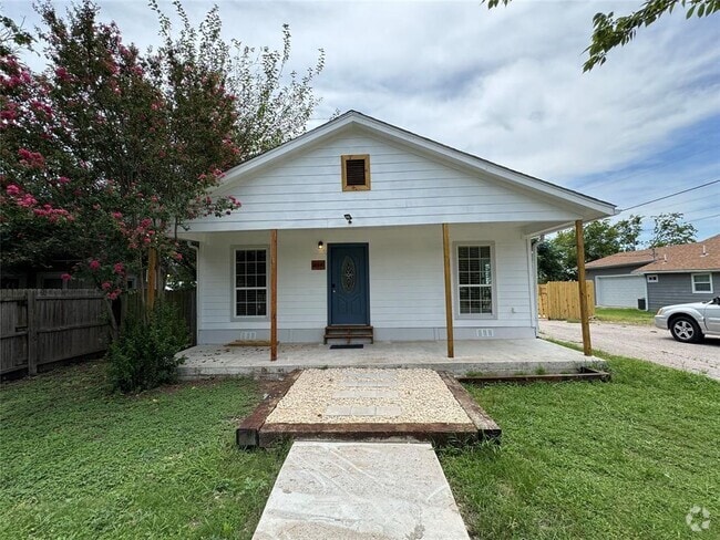 Building Photo - 414 E 3rd St Rental